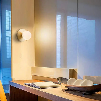 Applique Murale Design Led Dorée avec Boule en Verre Wall
