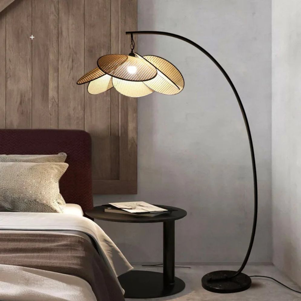Lampadaire en Rotin Naturel Fait Main pour Intérieur et Extérieur - Lumiine