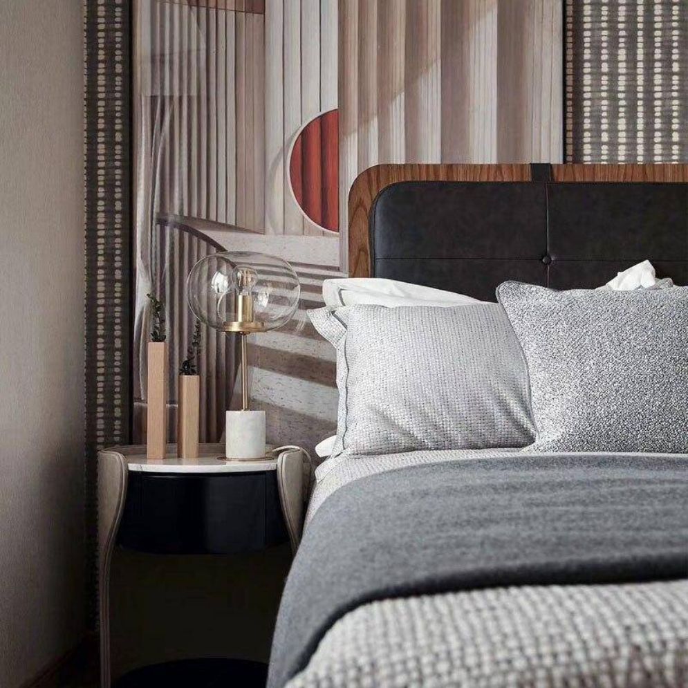 Lampe à Poser En Marbre à Tige Dorée et Boule en Verre