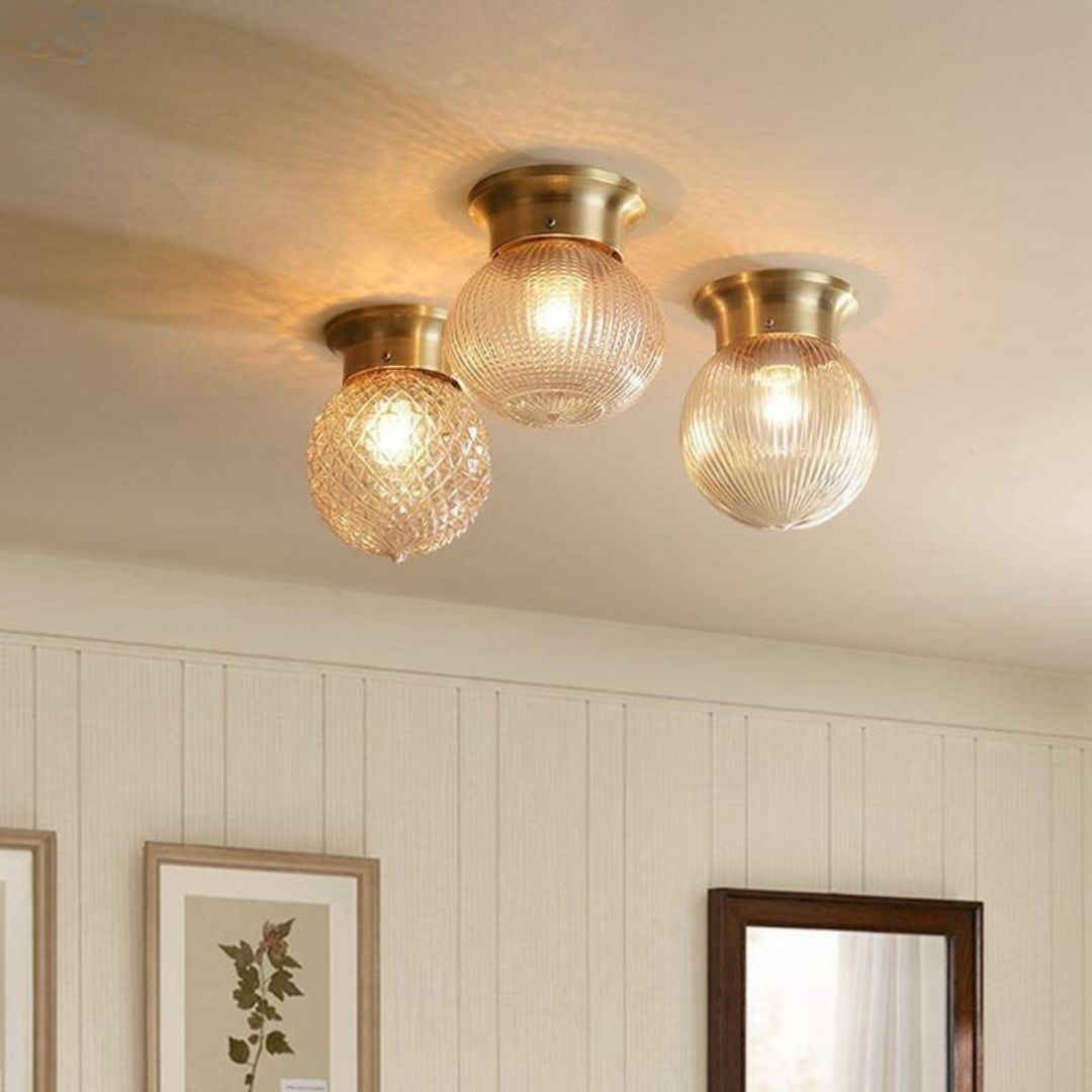 Plafonnier Moderne avec Boule en Verre et Métal Doré Joha - Lumiine