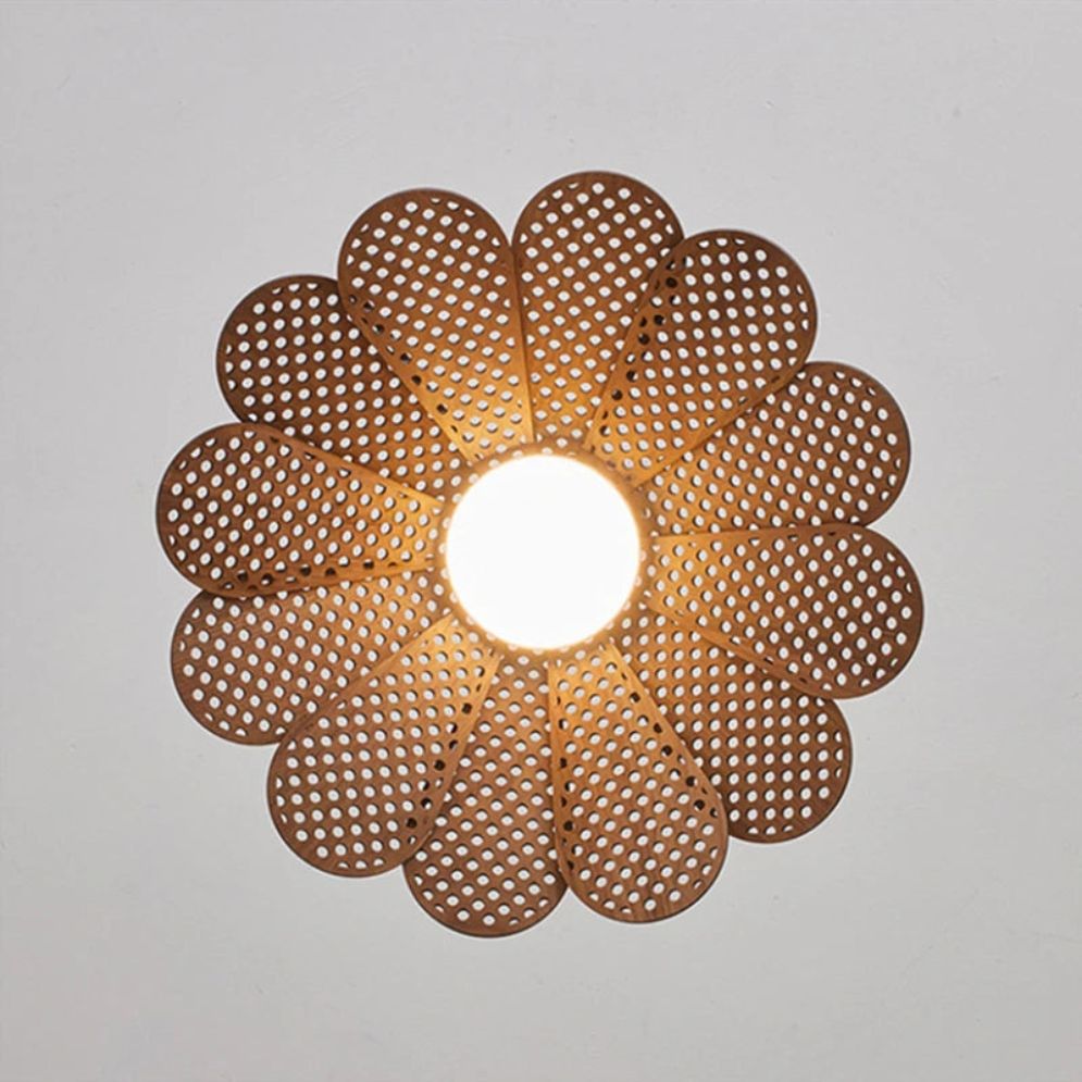 Suspension Design en Bois Fleur avec Pétales Chiba