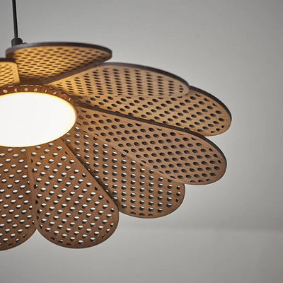 Suspension Design en Bois Fleur avec Pétales Chiba