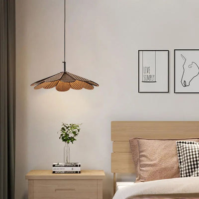 Suspension Design en Bois Fleur avec Pétales Chiba